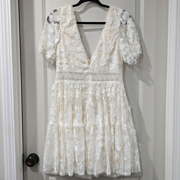 DB Studio Nwt 3D Soft White Floral Lace V-Neck Short Dress, Size 12 - Picture 13 of 16